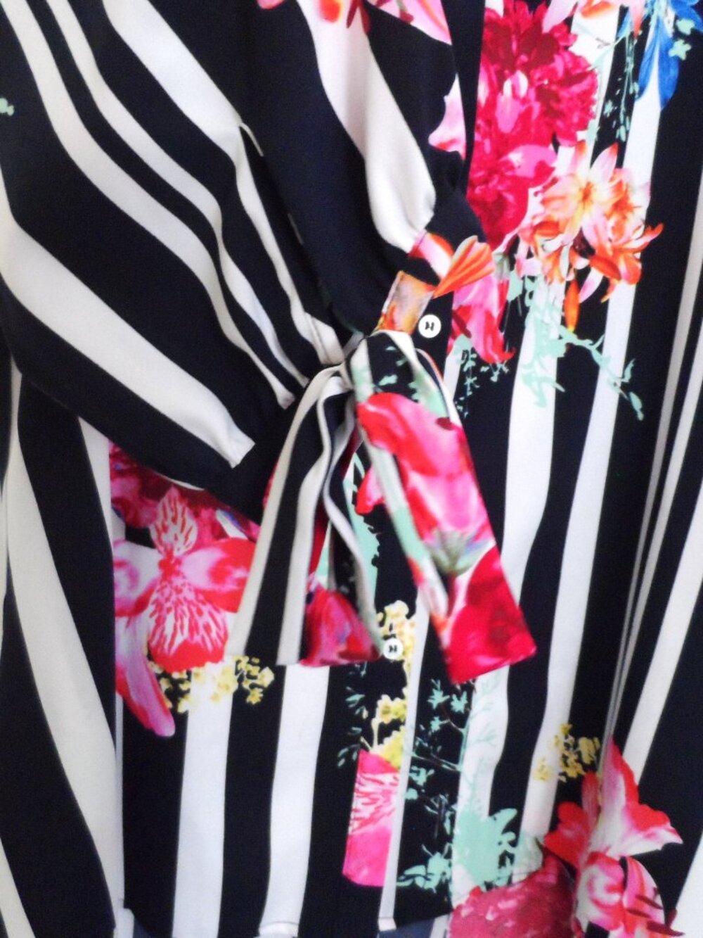 Nygard- Floral and Striped blouse size M - Picture 5 of 16